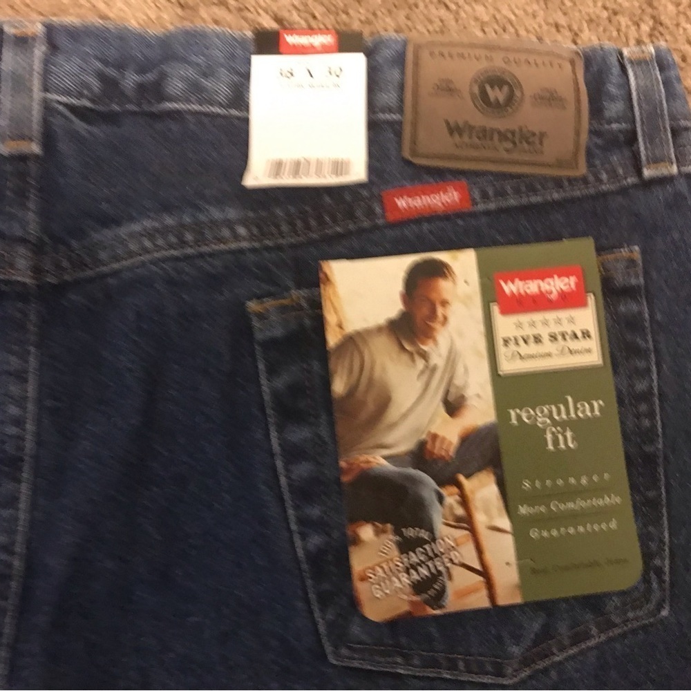 NWT Wrangler Regular Fit Jeans - Picture 2 of 6